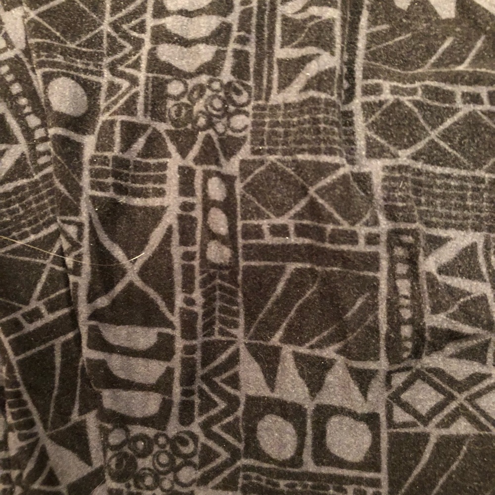 Intricate grey/black LLR TC leggings.